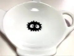 真っ黒くろすけ豆皿1枚です。