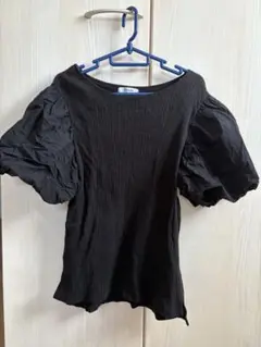 パフスリーブ ブラック Tシャツ