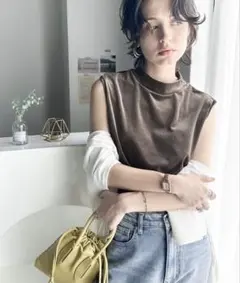 classicalelf ベロアモックネックノースリーブ　モカ