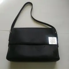 GIVENCHY ジバンシー