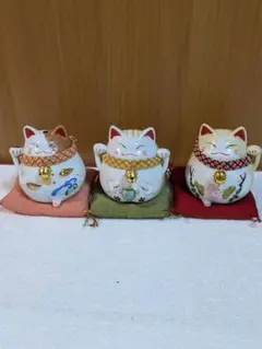 54 猫舎道楽堂　ねこや　招き猫　貯金箱　3匹セット