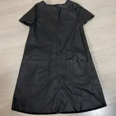ZARAの黒のフェイクレザーのワンピース