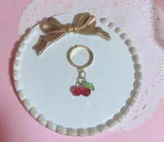 さくらんぼのチャーム付きリング　フリーサイズ
