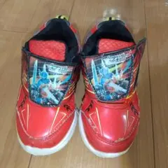 仮面ライダー セイバー 16cm赤いキャラクターデザインキッズシューズ