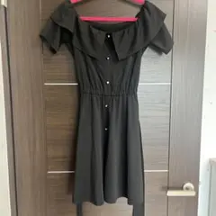 【美品】セシルマクビー ブラックオフショルダーミニワンピース