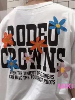 RODEO CROWNS フラワークロスパッチTシャツ