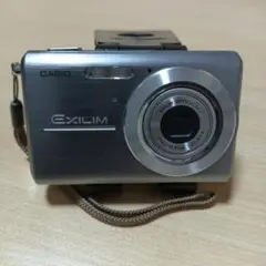 I12782 カシオ EX-Z75 EXILIM　デジカメ Amazon | カシオ Exilim EX-Z75 7.2MP デジタルカメラ 3倍振動