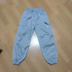 グレー カジュアルパンツ ジッパーポケット付き