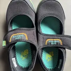 最終価格　New Balance 207 ブラック/グリーン サンダル１８センチ