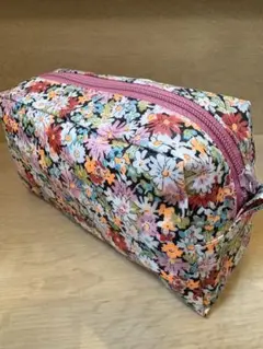リバティラミネート生地使用の台形ポーチハンドメイド★20cm丸ファスナー使用
