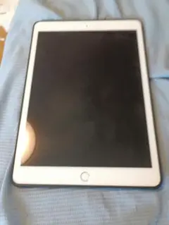 iPad 7世代 32GB (最新のiPadOS 18.6) 本体、良品