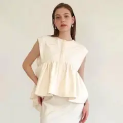 最終値下げAcka georgette peplum tops 完売品 2025年最新】GEORGETTE peplum topsの人気アイテム - メルカリ