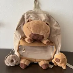 カピバラ　リュック　ぬいぐるみキーホルダー