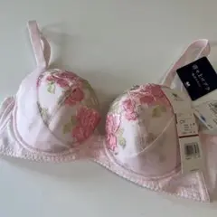 新品　ワコール　ブラジャー　寄せ上げブラ　脇高め　C70 豪華刺繍 ピンク未使用
