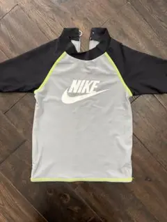NIKE ナイキ　ラッシュガード