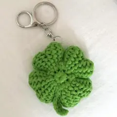 〔ハンドメイド〕クローバー　キーホルダー　チャーム