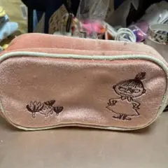 ピンクのキャラクター刺繍ポーチ