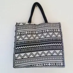 【極美品】モノトーン 幾何学柄 スクエア トートバッグ