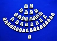 【山上作】と彫られた木彫りの将棋駒