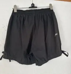 ASICS ブラックショートパンツ