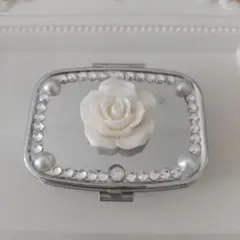 ピルケース ホワイトローズ スワロフスキー ハンドメイド