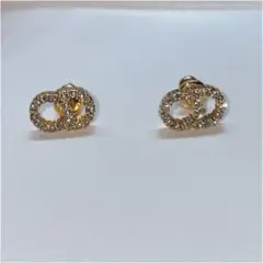 Dior ロゴ ピアス ゴールド