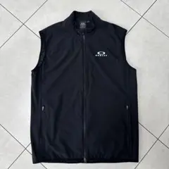 Oakley ブラック ノースリーブベスト