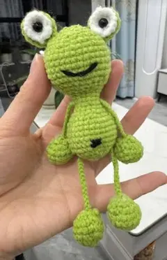 緑色のカエル あみぐるみ