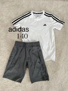 adidas Tシャツとハーフパンツセット 140