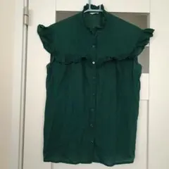 フリル付きダークグリーン半袖シャツ
