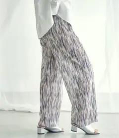 ヴァカンシー　ニュアンス柄プリーツパンツ