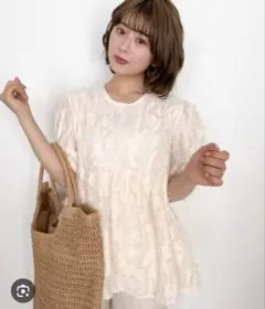 fifth フェザー　ペプラム　ブラウス　ベージュ