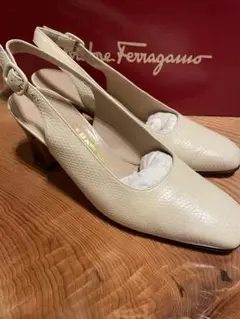 フェラガモ バックストラップ パンプス 23.5cm