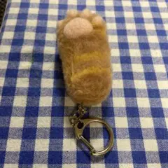 茶トラ　ふわふわ猫の肉球　キーホルダー