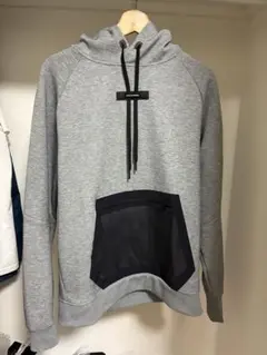 On オン Hoodie