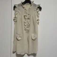 フランシュリッペ　フリル付きノースリーブシャツ クリーム色