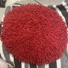 赤いクッション 約30cm