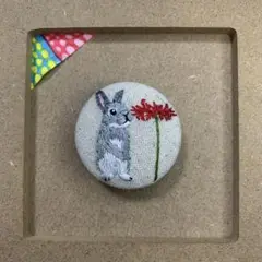くるみボタン刺繍　うさぎとリコリス
