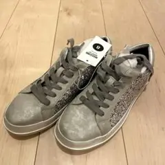 新品★ グレー グリッター スニーカー　　約25㎝
