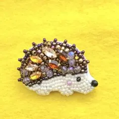 ビーズ刺繍ブローチ　ハリネズミ