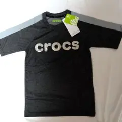 【新品】crocs 　ダークグレー半袖Tシャツ サイズ140