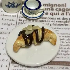 クロワッサン(アーモンドチョコ)