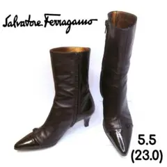 Salvatore Ferragamo ポインテッドトゥ ボタン ショートブーツ