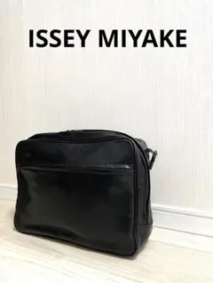 イッセイミヤケ/上質レザーショルダーバッグ/黒皮革/ブラック/ISSEY/高級