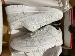 新品未使用 NIKE ウィメンズ ダンクロー ペイズリー総柄 23.5cm