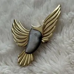エレガントな鳥のブローチ
