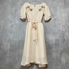 美品 merlot plus すずらん刺繍パフ袖Aラインワンピース