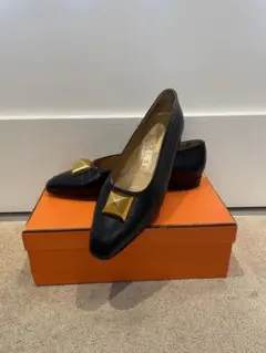 HERMES(エルメス)ゴールドメドールブラックパンプス【即購入可】