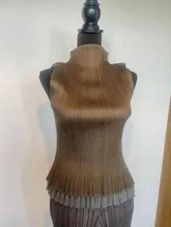 プリーツプリーズ　美品　ノースリーブトップス　※2枚重ね