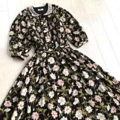 インゲボルグ コスモス 花柄 ピンタック レース襟 黒 七分袖 ワンピース